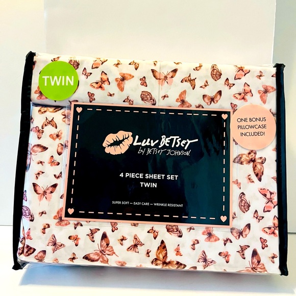 Betsey Johnson Other - Luv Betsey by Betsey Johnson 4 Piece Twin Size Sheet Set Butterfly Fun